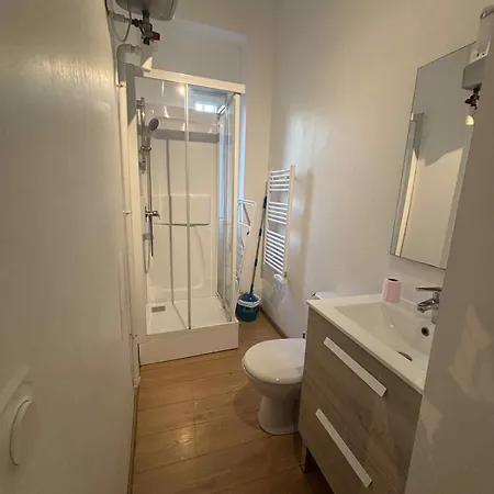 Charment Dans Le Centre De